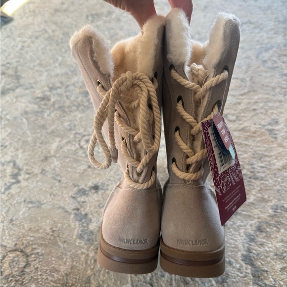 MUK LUKS Women’s Ziggy Rodeo Boots in Stone Winter Suede Size 9 NWT - Picture 2 of 6